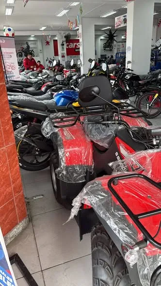 Cuatrimotos ATV y motos nuevas en la tienda Carsa Motos de Chimbote