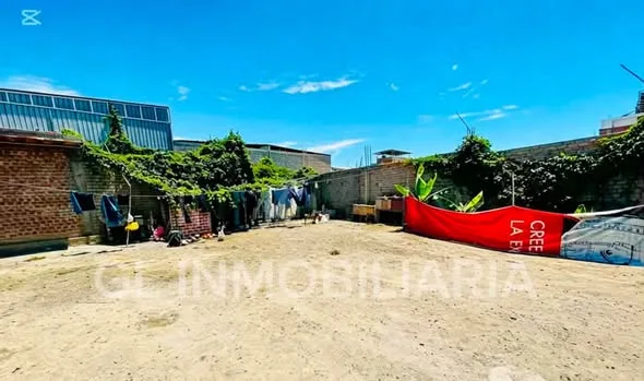 Terreno de 728 m² en Los Álamos, Nuevo Chimbote, con casa, patio y amplia zona abierta
