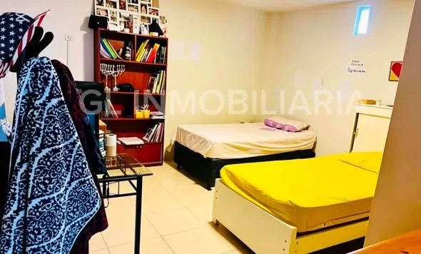 Terreno de 728 m² en Los Álamos, Nuevo Chimbote, con casa, patio y amplia zona abierta
