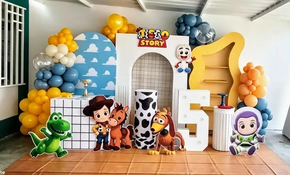 Decoraciones temáticas de fiesta en Chimbote y Nuevo Chimbote: Minnie Mouse, bautizo, safari, Toy Story y Stitch con globos, paneles y letreros