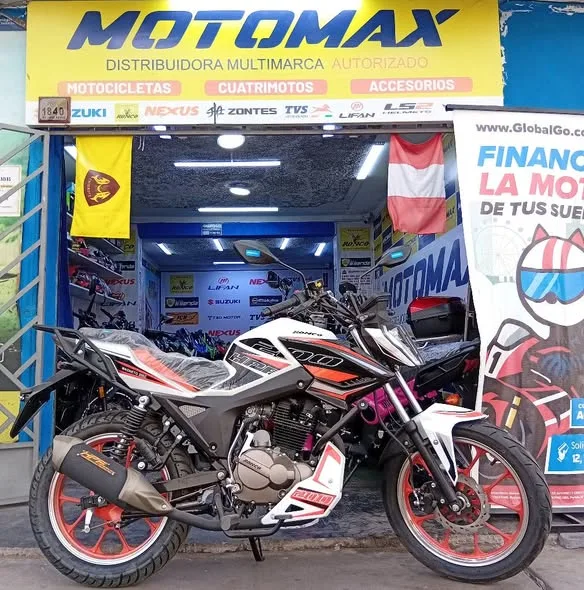 Motos y trimotos en la tienda Motomax de Chimbote, distribuidora multimarca autorizada