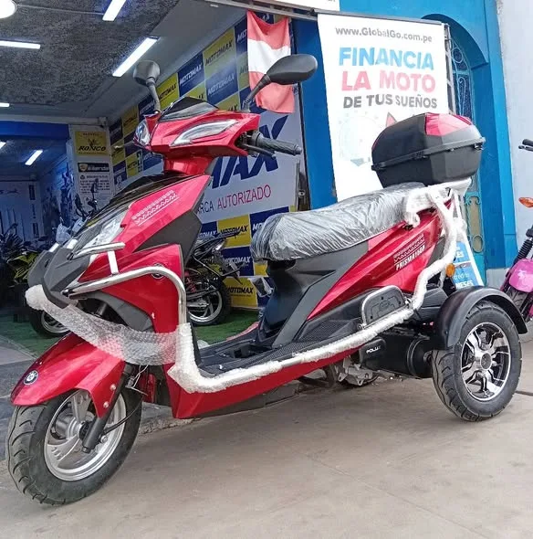 Tri Moto Polux Prisma 150P roja con maletero y parabrisas en la tienda Motomax de Chimbote