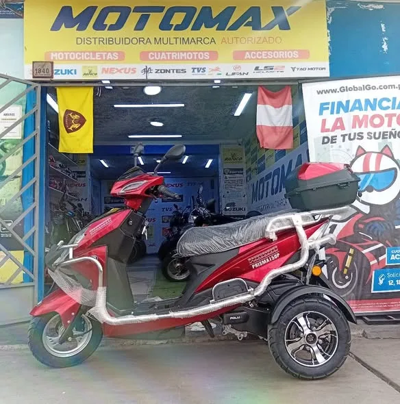 Tri Moto Polux Prisma 150P roja con maletero y parabrisas en la tienda Motomax de Chimbote