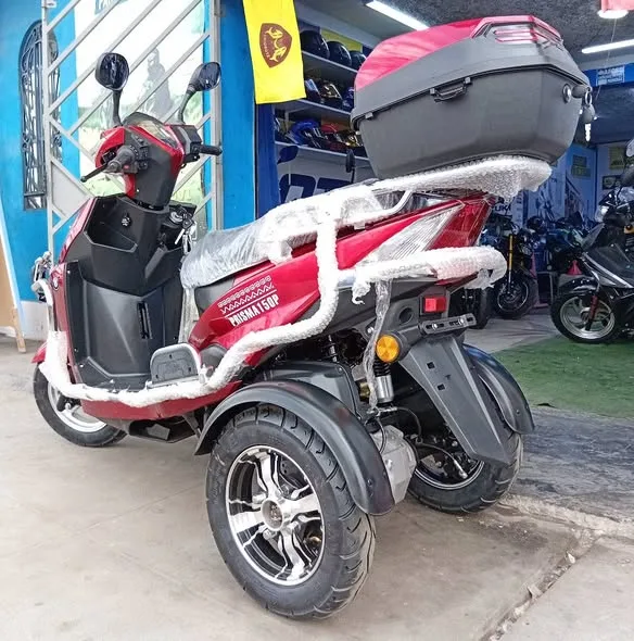 Tri Moto Polux Prisma 150P roja con maletero y parabrisas en la tienda Motomax de Chimbote