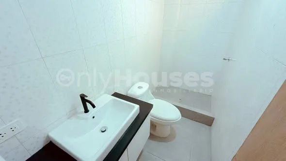 Alquiler de habitación amoblada y departamento en Los Ángeles, Nuevo Chimbote, y terrenos en venta en Urb. Las Praderas III Etapa y Laderas del Norte: dormitorios, sala comedor, cocina, baño, azotea y lotes con medidas