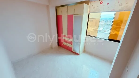 Alquiler de habitación amoblada y departamento en Los Ángeles, Nuevo Chimbote, y terrenos en venta en Urb. Las Praderas III Etapa y Laderas del Norte: dormitorios, sala comedor, cocina, baño, azotea y lotes con medidas
