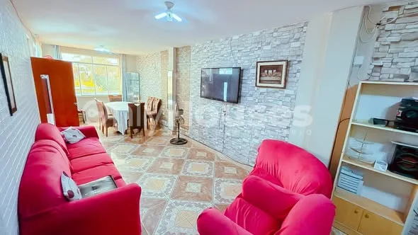 Casa en venta en la Urb. Nicolás Garatea, Nuevo Chimbote: fachada, sala comedor, comedor, cocina equipada y ambiente interior; inmobiliaria en Chimbote