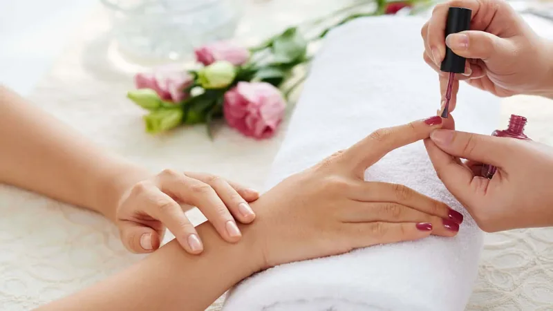 Manicure rusa con esmaltado semipermanente