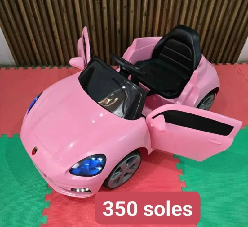 Camas saltarinas y carritos eléctricos infantiles