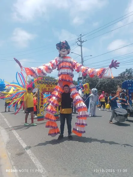 Shows de muñecones, zancudos, arlequines, bailarines y robot LED en eventos y desfiles