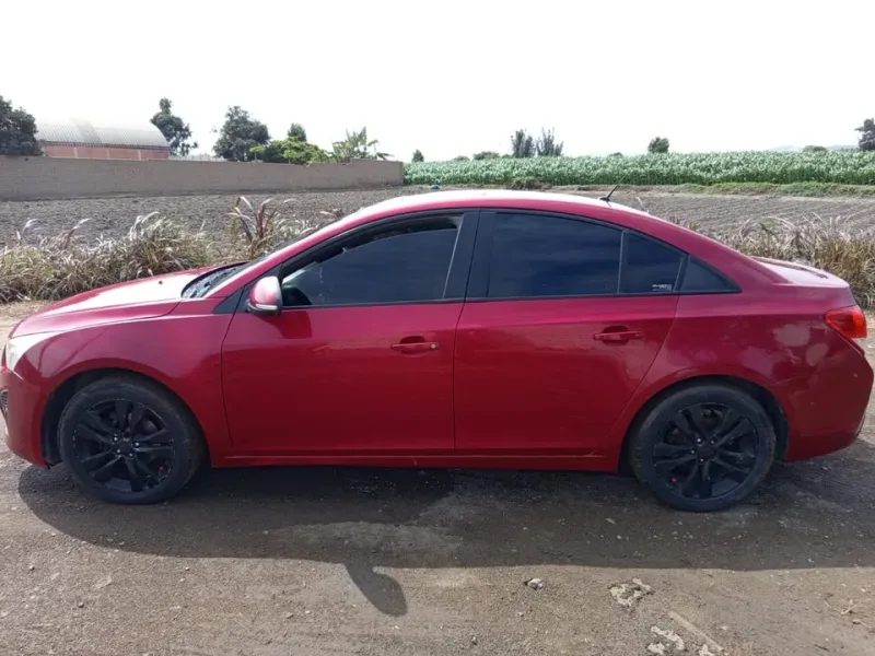 Chevrolet Cruze LS automático — Chimbote